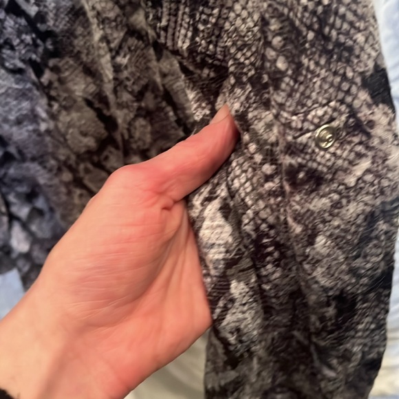 Snakeprint Buttondown from David Cline, Size S. Snaps that look like buttons. - Picture 10 of 11